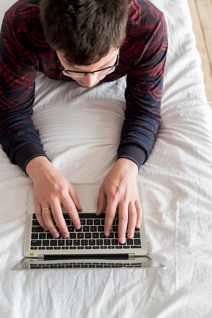 Free photo boy working on grey laptop