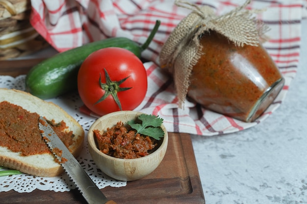 Free photo bread slices and tomato pasta on stone surface.