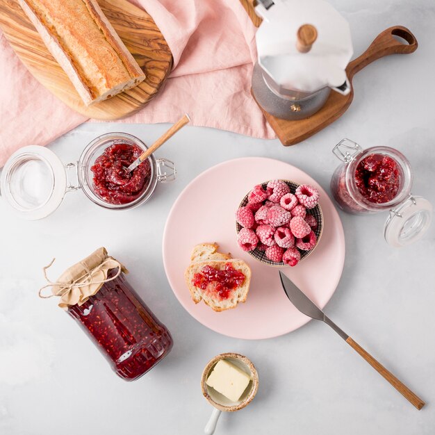 Breakfast arrangement with coffee and jam