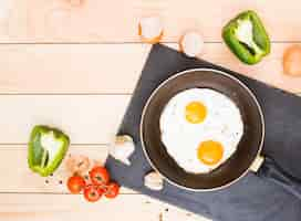 Free photo breakfast with eggs and frying pan