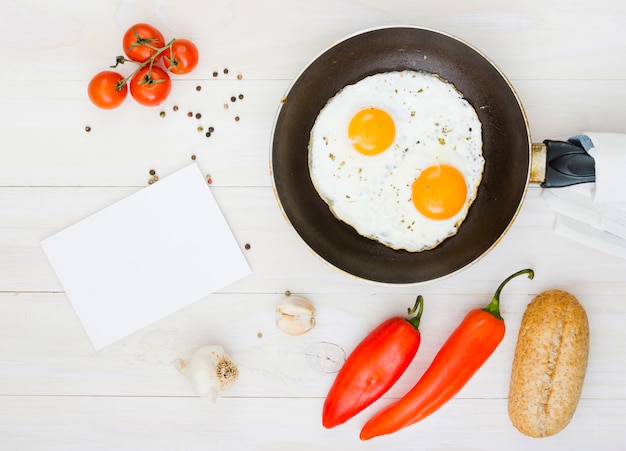 Free photo breakfast with eggs and frying pan