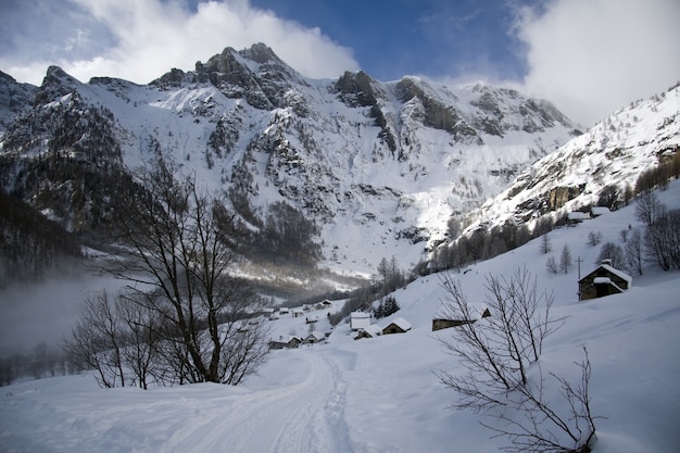 Free photo breathtaking scenery of the snow-capped mountains under a scenic cloudy sky