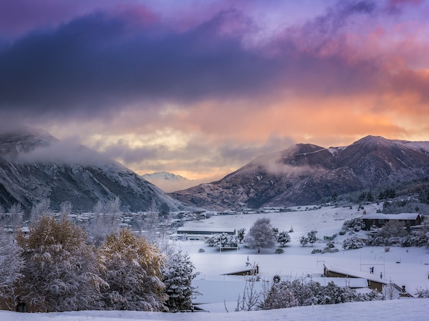 Breathtaking shot of a mountain range in Wanaka village, New Zealand