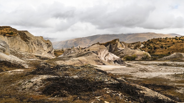 Free photo breathtaking view of the st-bathans in south island, new zealand