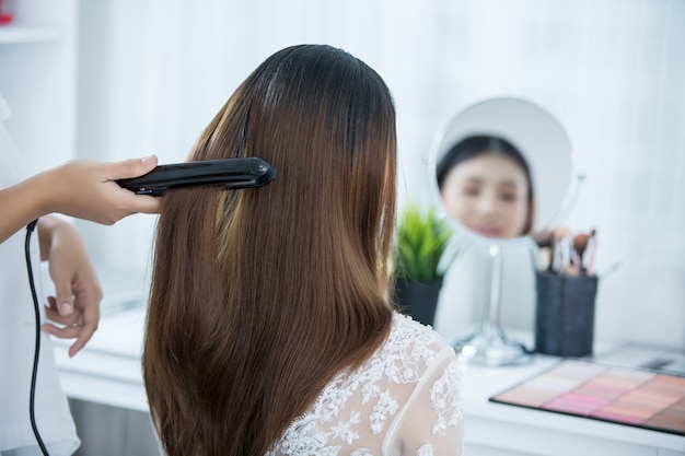 Bride make hair with dress