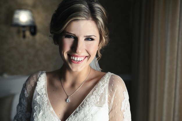 Free Photo bride posing in a hotel room