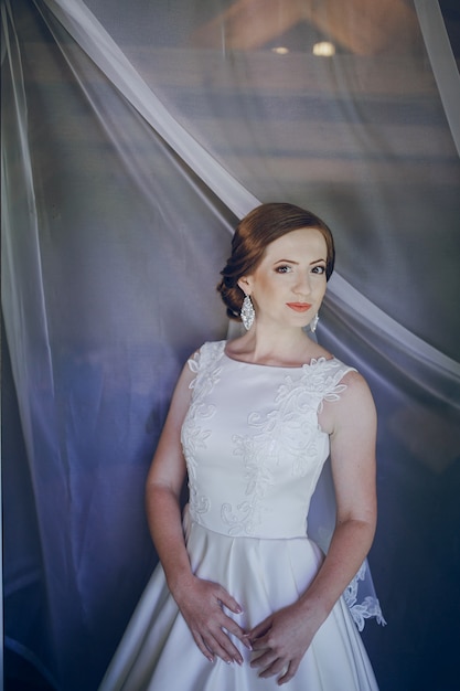 Free photo bride with curtains background