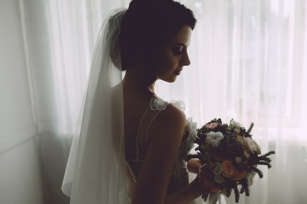 Free photo bride with her bouquet