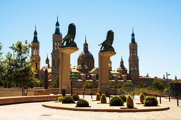 Free Photo bridge of lions in zaragoza