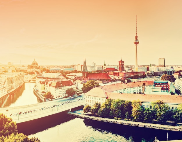 Free Photo bridge over a river