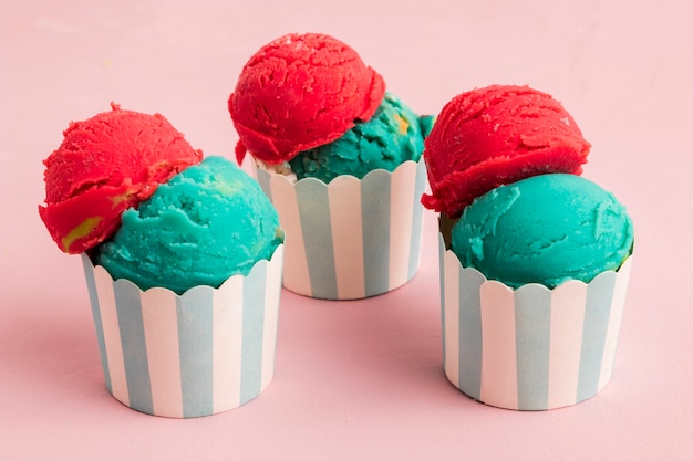 Free photo bright ice cream scoop in striped bowl