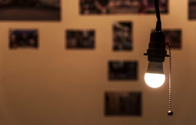 Free Photo a bright light bulb hanging in a room