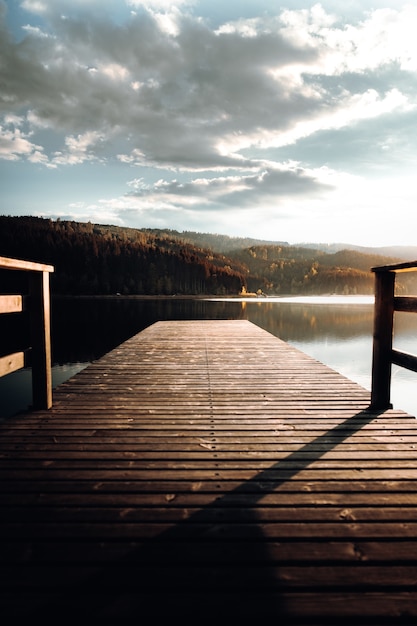 Free photo brown wooden dock on lake during daytime