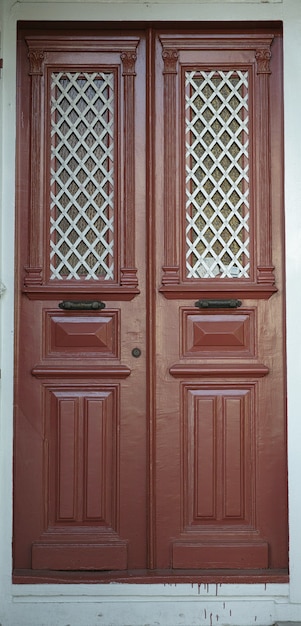 Free photo brown wooden door