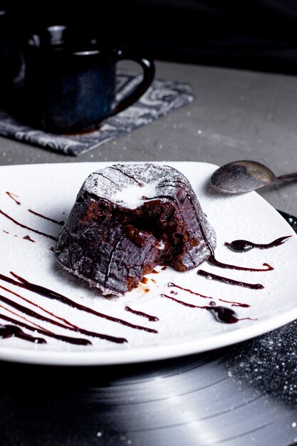 Free Photo brownie with chocolate sauce and powdered sugar