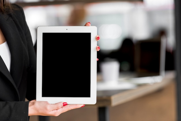 Brunette businesswoman showing tablet