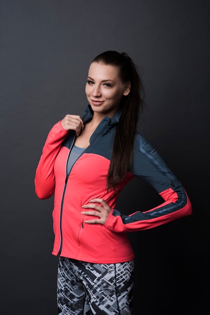 Free photo brunette woman wearing sport clothes