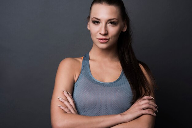 Brunette woman wearing sport clothes