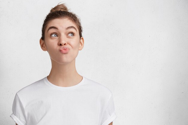 Free Photo brunette young woman in white t-shirt