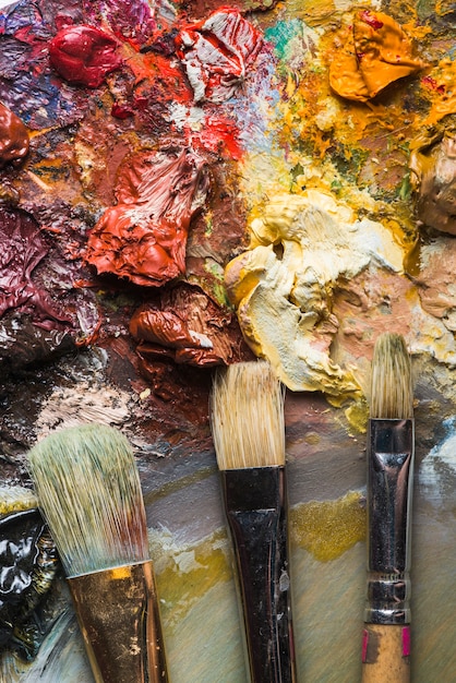 Free photo brushes on dirty palette