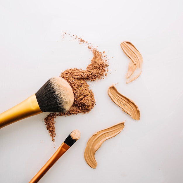 Free photo brushes near powder and concealer