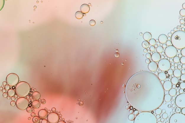 Free photo bubbles on an abstract oil design