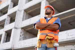 Free photo building and construction worker on the site