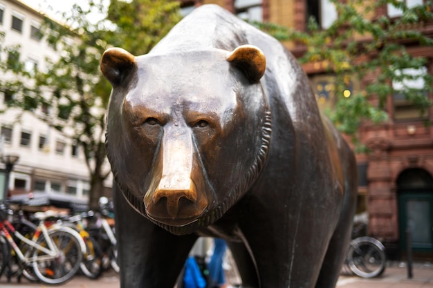 Free photo bull and bear statue in frankfurt germany