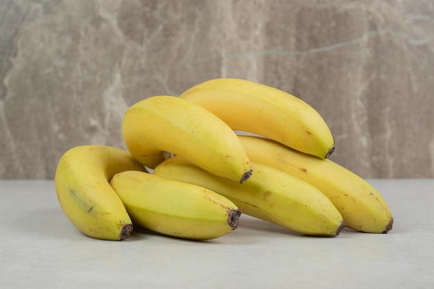 Free photo bunch of yellow bananas on gray table