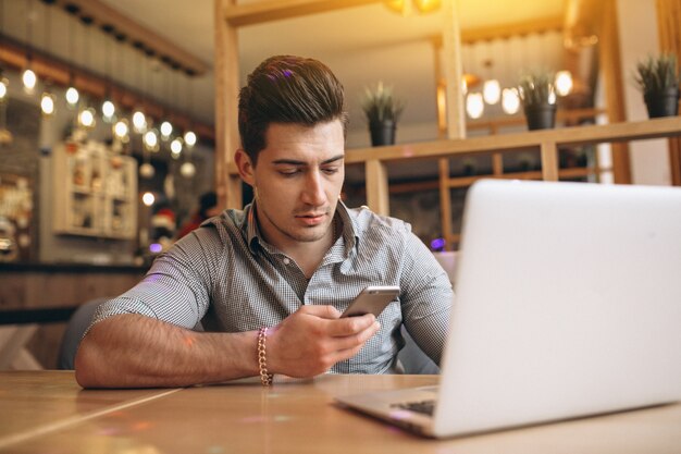 Business man talking on the phone in a cafe