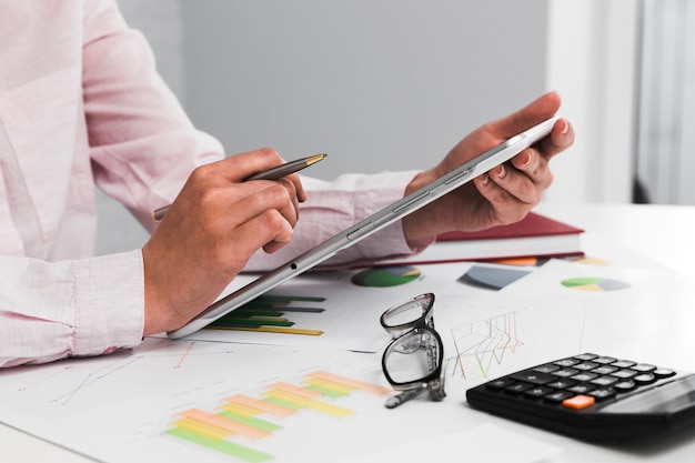 Free Photo business man working in a office desktop