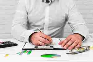 Free photo business man working in a office desktop