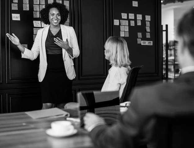 Free photo business people in a meeting