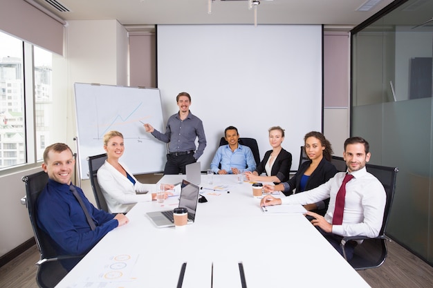 Free Photo business people posing smiling in a meeting room