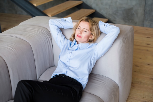 Free Photo business woman lying on couch 