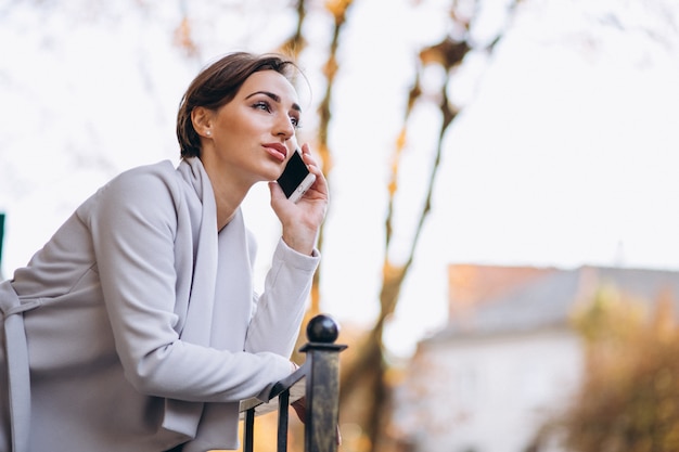 Free photo business woman talking on the phone outside