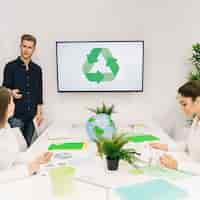 Free photo businessman discussing recycle concept with his female colleague