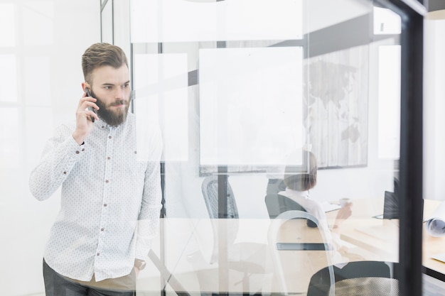 Free photo businessman doing phone call