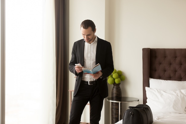 Free photo businessman holds guide brochure