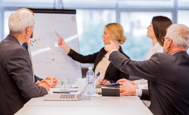 Free photo businessman presenting new project to partners in office