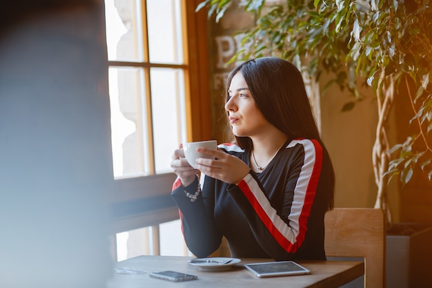 Free Photo businesswoman in a cafe