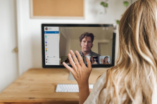 Free photo businesswoman having a video conference with colleagues during coronavirus quarantine