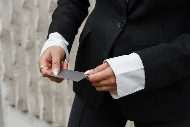 Free photo businesswoman holding credit card