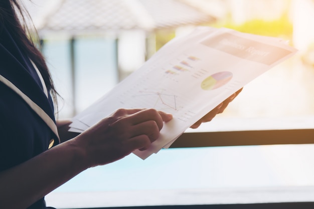 Free photo businesswoman holding document