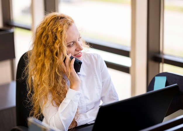 Free photo businesswoman talking on the phone