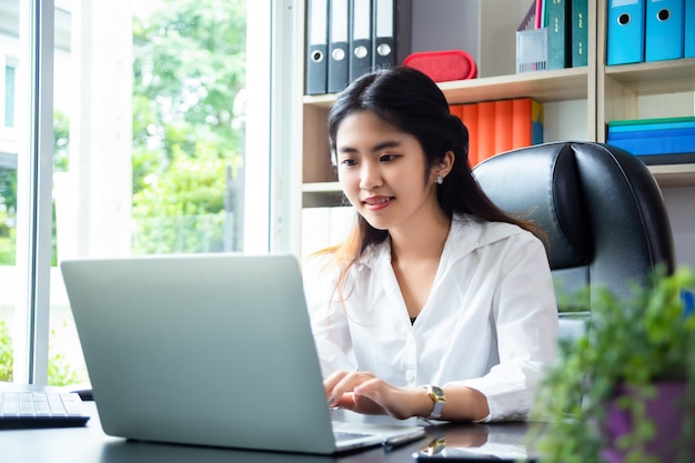 Businesswoman working in the modern office