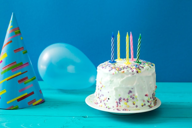 Free photo cake placed at party hat