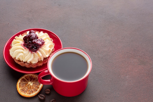 Free Photo caked with whipped cream close up