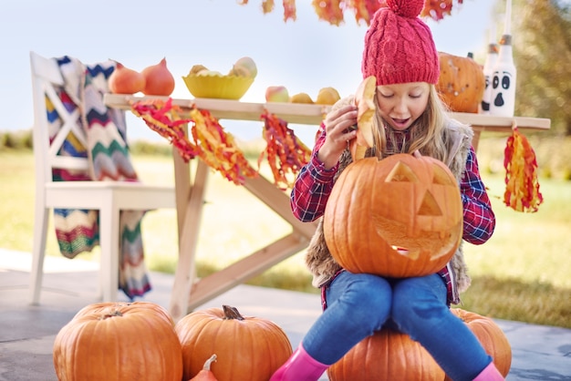 Free photo candle burns in my halloween’s pumpkin