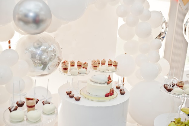 Free photo candy bar decoration setup with delicious cakes and sweets